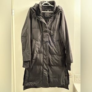 Mondetta Women’s long puffer coat size small